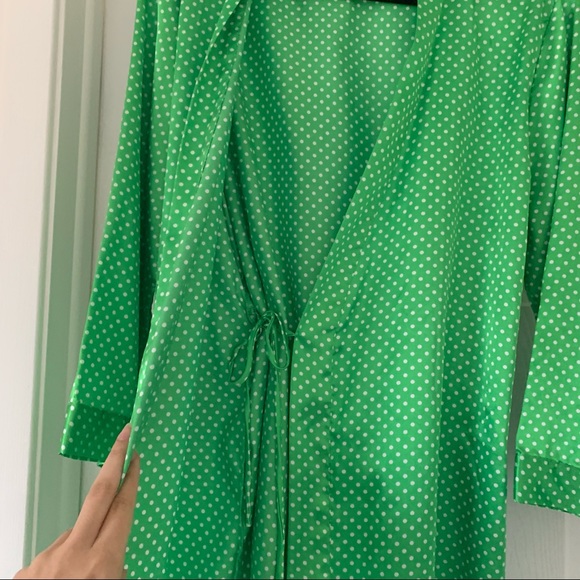 Green + White polka dot silky robe - Picture 4 of 4